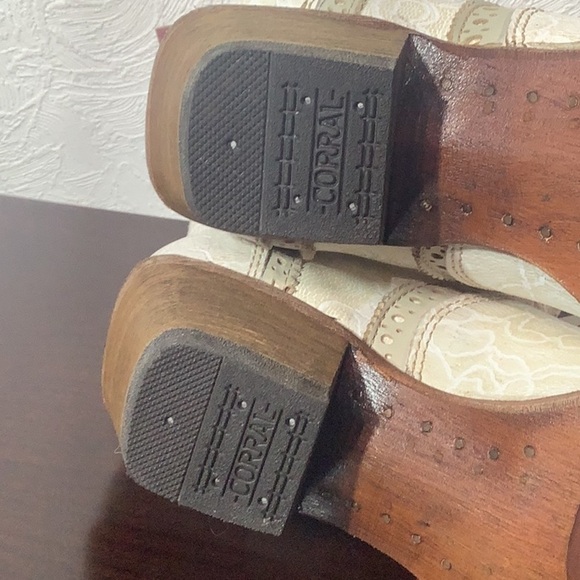 CORRAL NEW - Sz 8.5 - Swarovski sparkle dots - gold shimmer - floral pattern - Picture 9 of 15